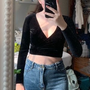 SOLD DEPOP - Black Velvet Long Sleeve V neck Crop Top Ties in Back